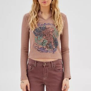 Tiger Thermal Notch Neck Tee